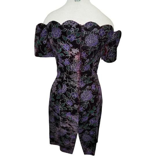 Vintage Tamara’s Off-Shoulder Cocktail – Size 7 Embroidered Velvet – Scalloped - Picture 9 of 11